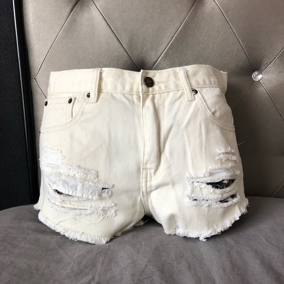 Forever 21 Distressed High Waisted Cream Shorts 28 - Picture 2 of 8